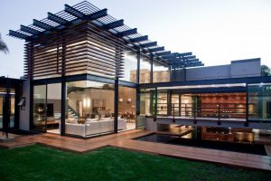 Contemporary-Home-Exterior-Design-Idea-with-Glass-Wall-and-Green-Grass